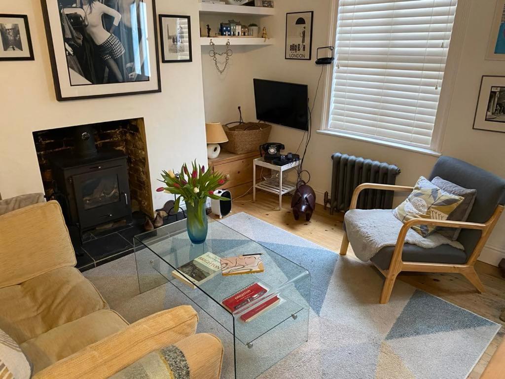 Beautiful Little Brighton Townhouse Apartment Room photo